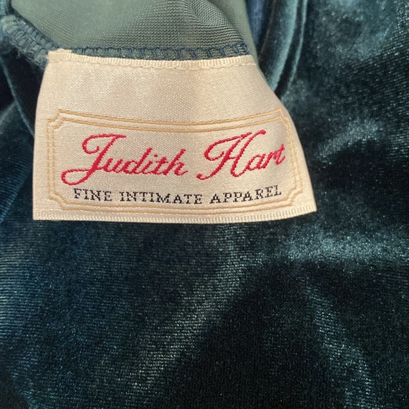 Judith Hart fine intimate apparel - Picture 4 of 5